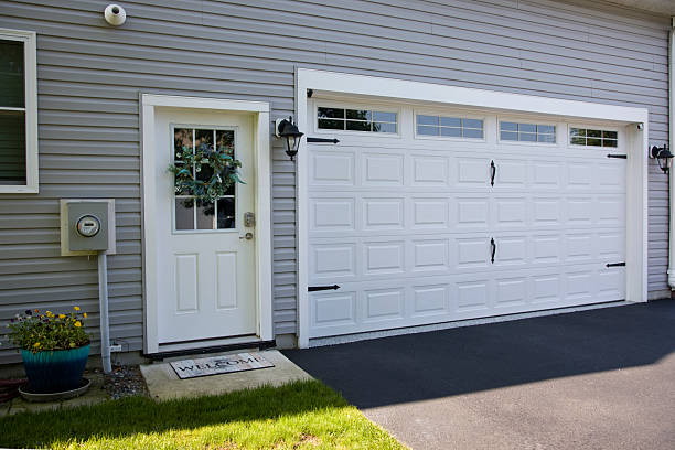 24/7 Emergency Garage Door Panel Replacement experts in Liberty Triangle, FL